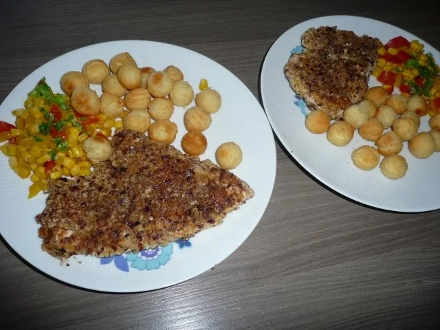 Rezept: Putenschnitzel in Haselnuss - Panade, an Balkangemüse und Kartoffelbällchen ! Putenschnitzel in Haselnuss - Panade, an Balkangemüse und Kartoffelbällchen ! - Rezept