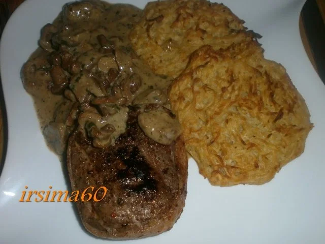 Kalbsmedallions im Speckmantel an Pilzrahmsoße - Rezept