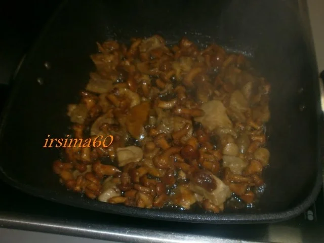 Kalbsmedallions im Speckmantel an Pilzrahmsoße - Rezept - Bild Nr. 3