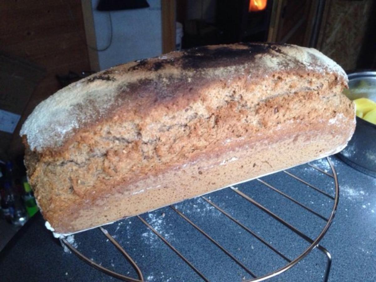 Bilder für Dinkel-Vollkornbrot mit Weizensauerteig - Rezept