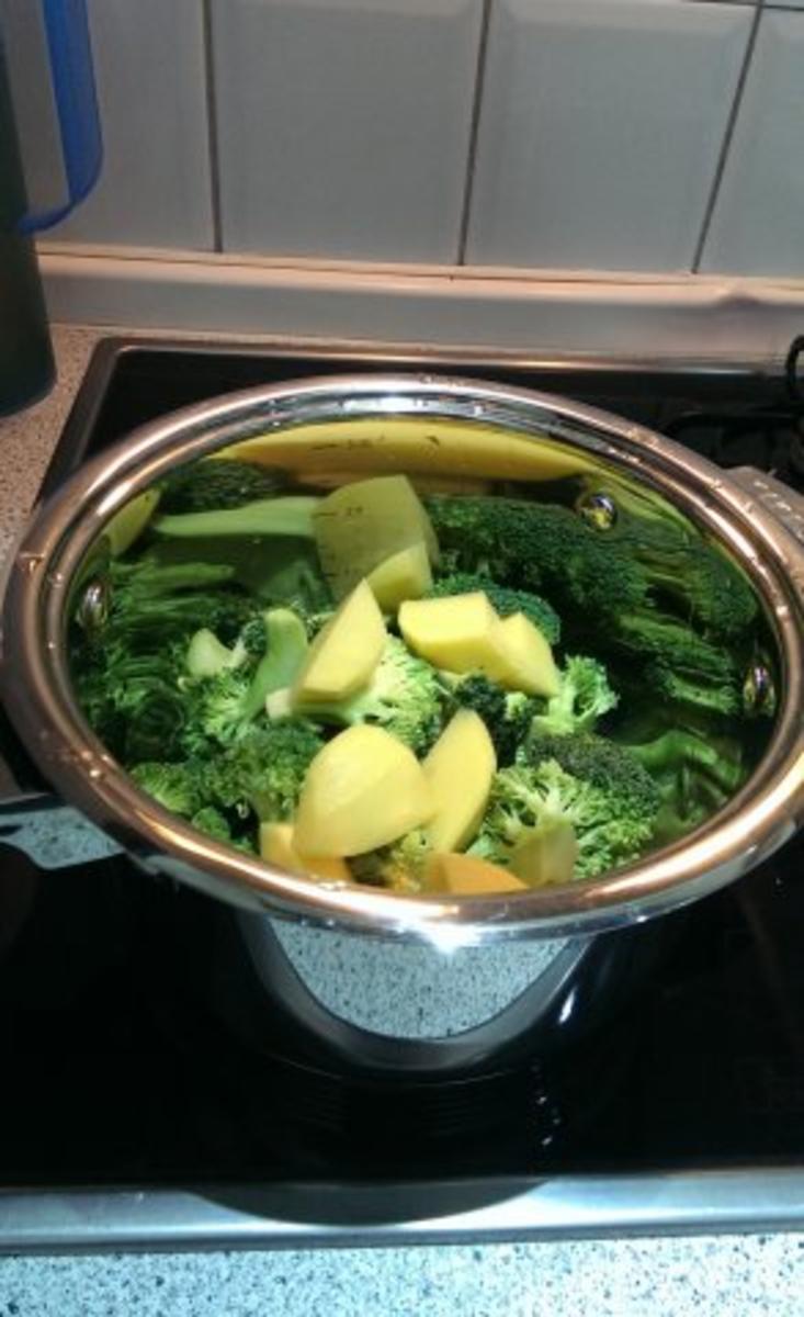 Broccolisuppe mit Paprika und Karotten - Rezept