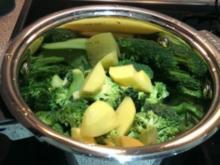 Broccolisuppe mit Paprika und Karotten - Rezept
