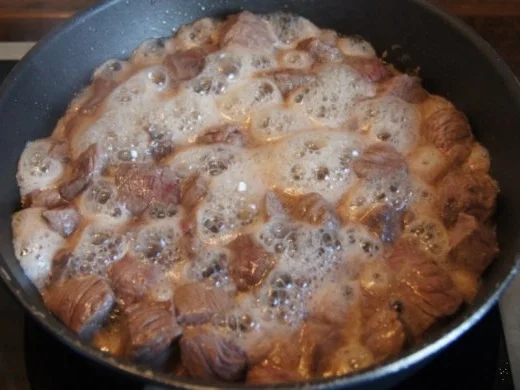Rindergulasch mit Hörnchennudeln à la Papa - Rezept - Bild Nr. 4