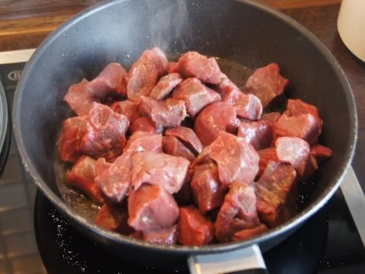 Rindergulasch mit Hörnchennudeln à la Papa - Rezept - Bild Nr. 3