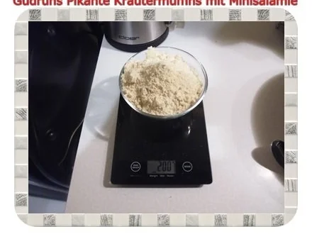 Muffins: Pikante Kräutermuffins mit Minisalamie - Rezept - Bild Nr. 3