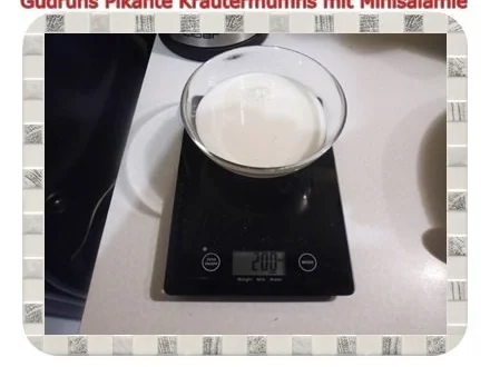 Muffins: Pikante Kräutermuffins mit Minisalamie - Rezept - Bild Nr. 5