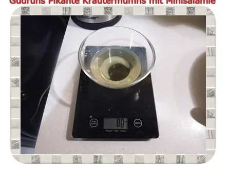 Muffins: Pikante Kräutermuffins mit Minisalamie - Rezept - Bild Nr. 6