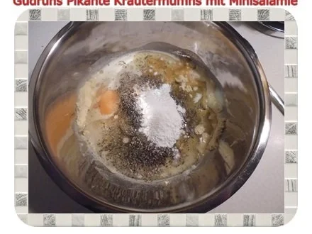 Muffins: Pikante Kräutermuffins mit Minisalamie - Rezept - Bild Nr. 7