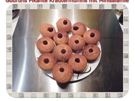 Muffins: Pikante Kräutermuffins mit Minisalamie - Rezept - Bild Nr. 15