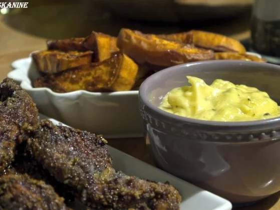 Rezept: Chicken-Fingers mit Süßkartoffel-Sticks und Limetten-Majo Chicken-Fingers mit Süßkartoffel-Sticks und Limetten-Majo - Rezept