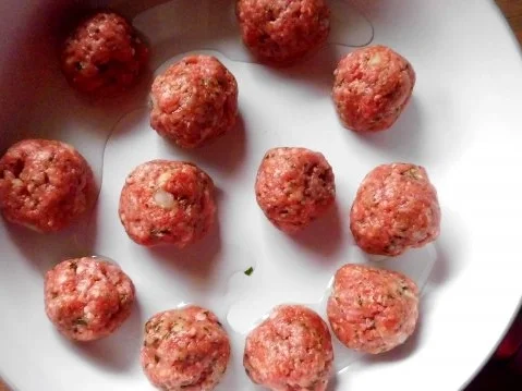 hackbällchen in feuriger tomatensosse - Rezept - Bild Nr. 3