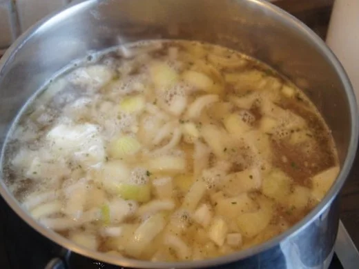 Eintopf mit Hähnchenbrustfilets, Möhrenblüten, Zwiebeln, Champignons und Nudeln - Rezept - Bild Nr. 10