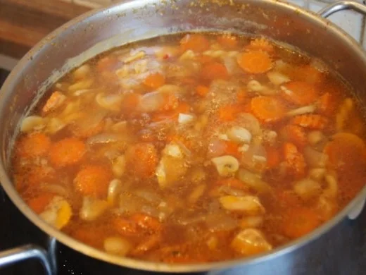 Eintopf mit Hähnchenbrustfilets, Möhrenblüten, Zwiebeln, Champignons und Nudeln - Rezept - Bild Nr. 15