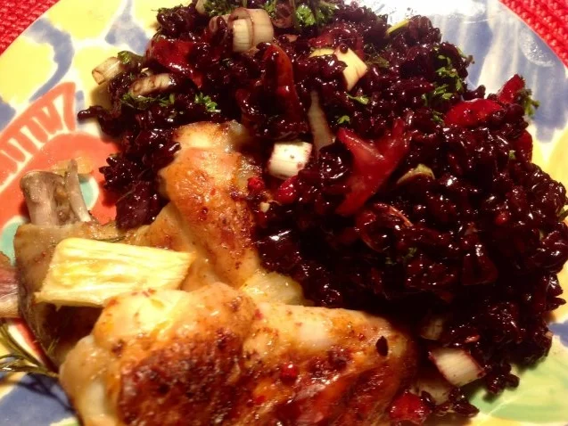 Schwarzer Reissalat dazu gebackene Hähnchenflügel - Rezept - Bild Nr. 2