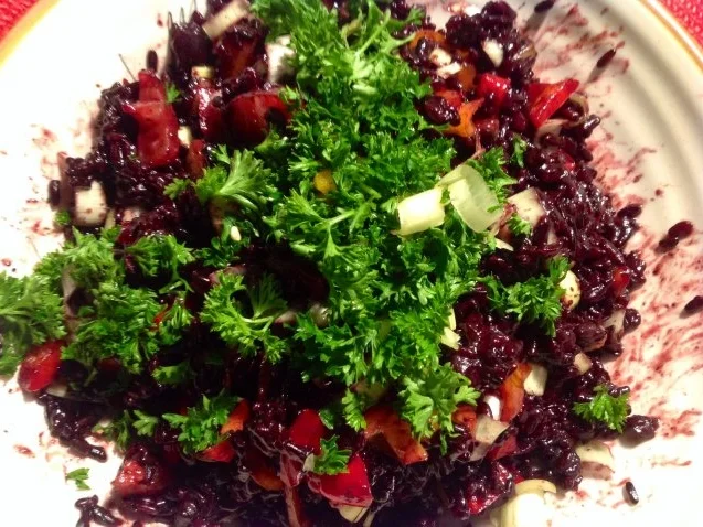 Schwarzer Reissalat dazu gebackene Hähnchenflügel - Rezept - Bild Nr. 10