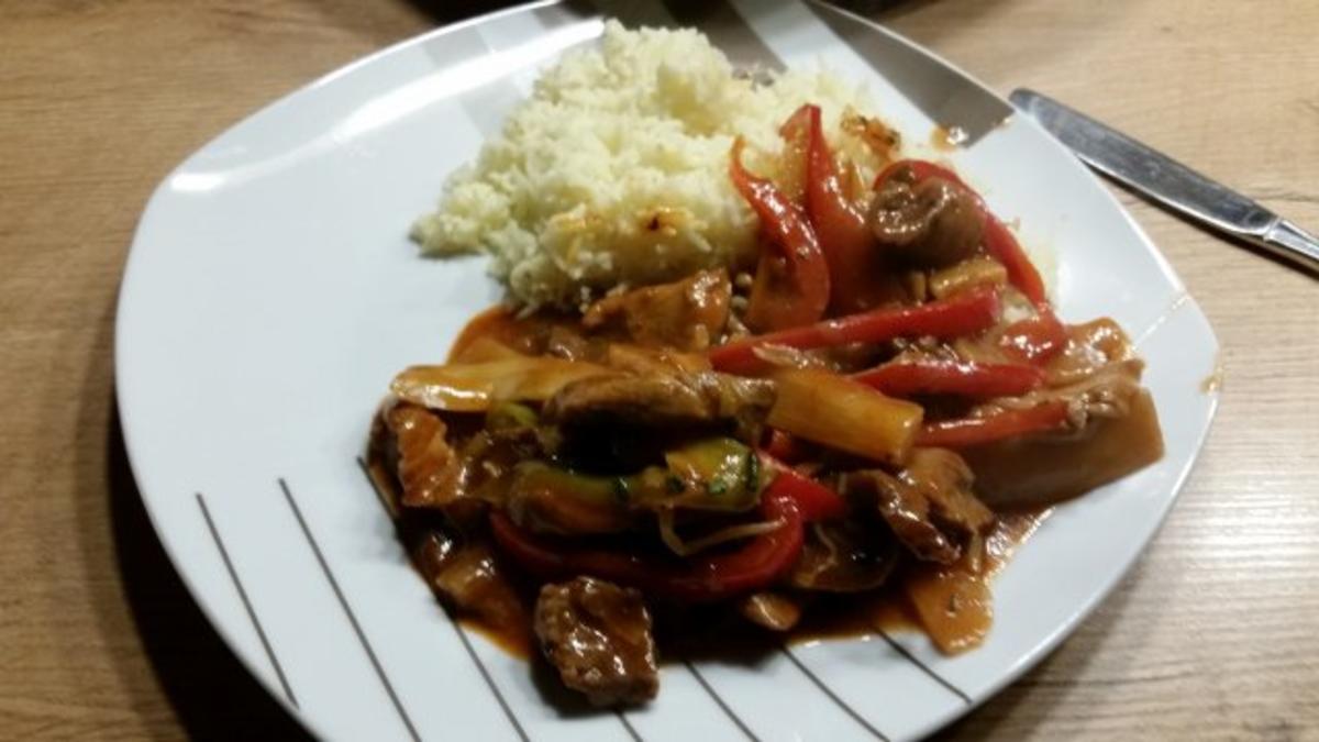 Pfannengerührtes Filet mit Gemüse - Rezept - kochbar.de