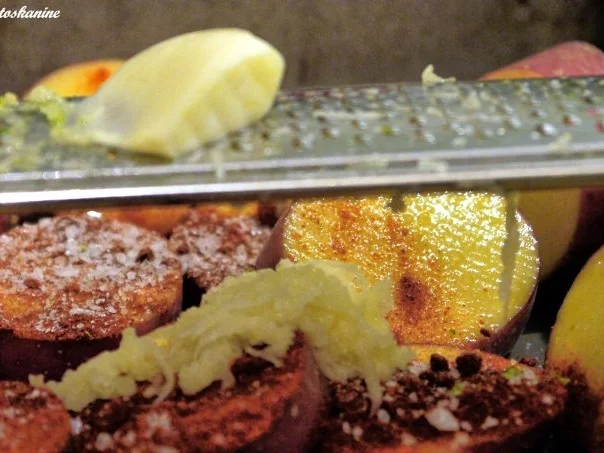 Schweineschnitzel in Nusspanade, Backofenkartoffeln - Rezept - Bild Nr. 8