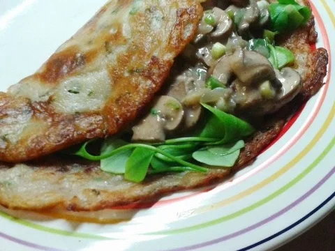 Rezept: Basilikum-Pfannkuchen mit Pilz-Rahm Basilikum-Pfannkuchen mit Pilz-Rahm - Rezept