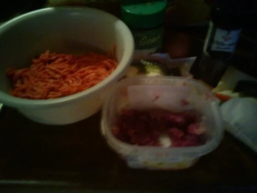 Hackbraten mit Rotkohl umhüllt und Mozarellakäse - Rezept - Bild Nr. 3