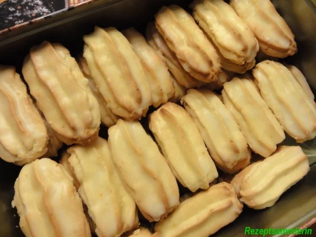 Kekse:   ORANGENSTÄBCHEN mit Cointreau - Rezept