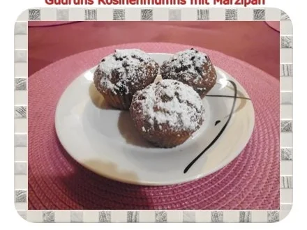 Rezept: Muffins: Rosinenmuffins mit Marzipan Muffins: Rosinenmuffins mit Marzipan - Rezept