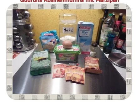 Rezept: Muffins: Rosinenmuffins mit Marzipan Bild Nr. 2 Muffins: Rosinenmuffins mit Marzipan - Rezept - Bild Nr. 2