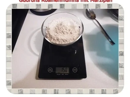 Rezept: Muffins: Rosinenmuffins mit Marzipan Bild Nr. 3 Muffins: Rosinenmuffins mit Marzipan - Rezept - Bild Nr. 3