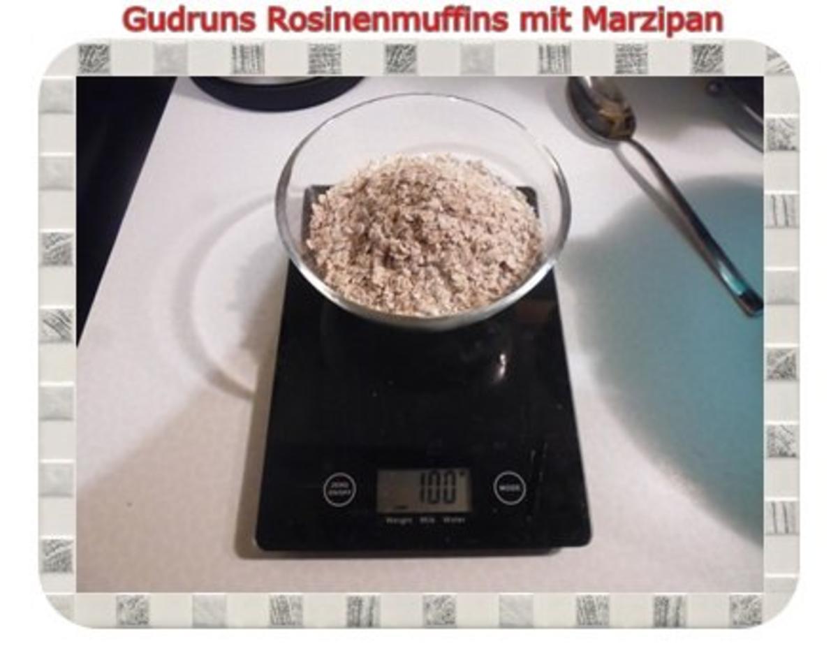Muffins: Rosinenmuffins mit Marzipan - Rezept - Bild Nr. 4