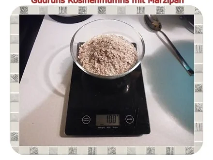 Rezept: Muffins: Rosinenmuffins mit Marzipan Bild Nr. 4 Muffins: Rosinenmuffins mit Marzipan - Rezept - Bild Nr. 4