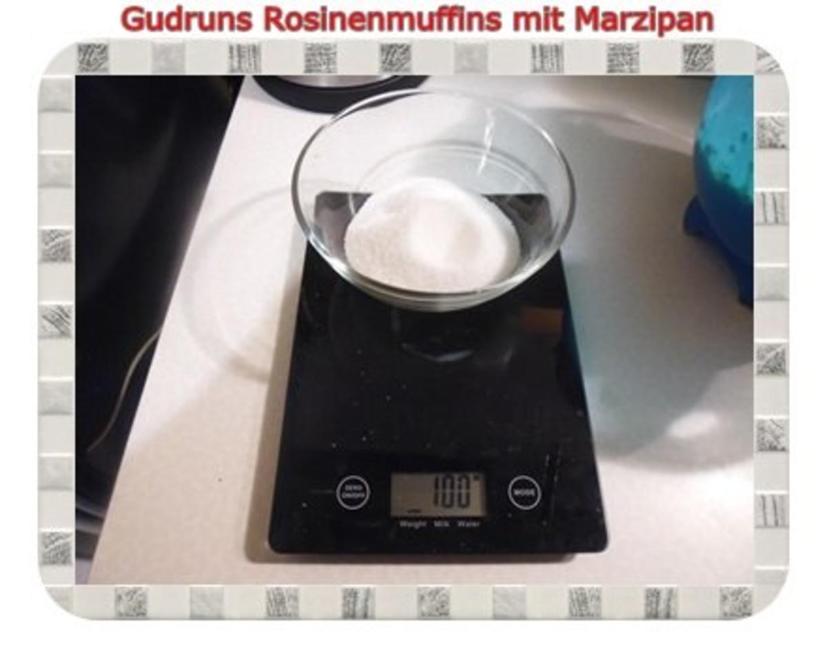 Muffins: Rosinenmuffins mit Marzipan - Rezept - Bild Nr. 5