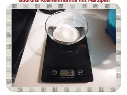 Rezept: Muffins: Rosinenmuffins mit Marzipan Bild Nr. 5 Muffins: Rosinenmuffins mit Marzipan - Rezept - Bild Nr. 5