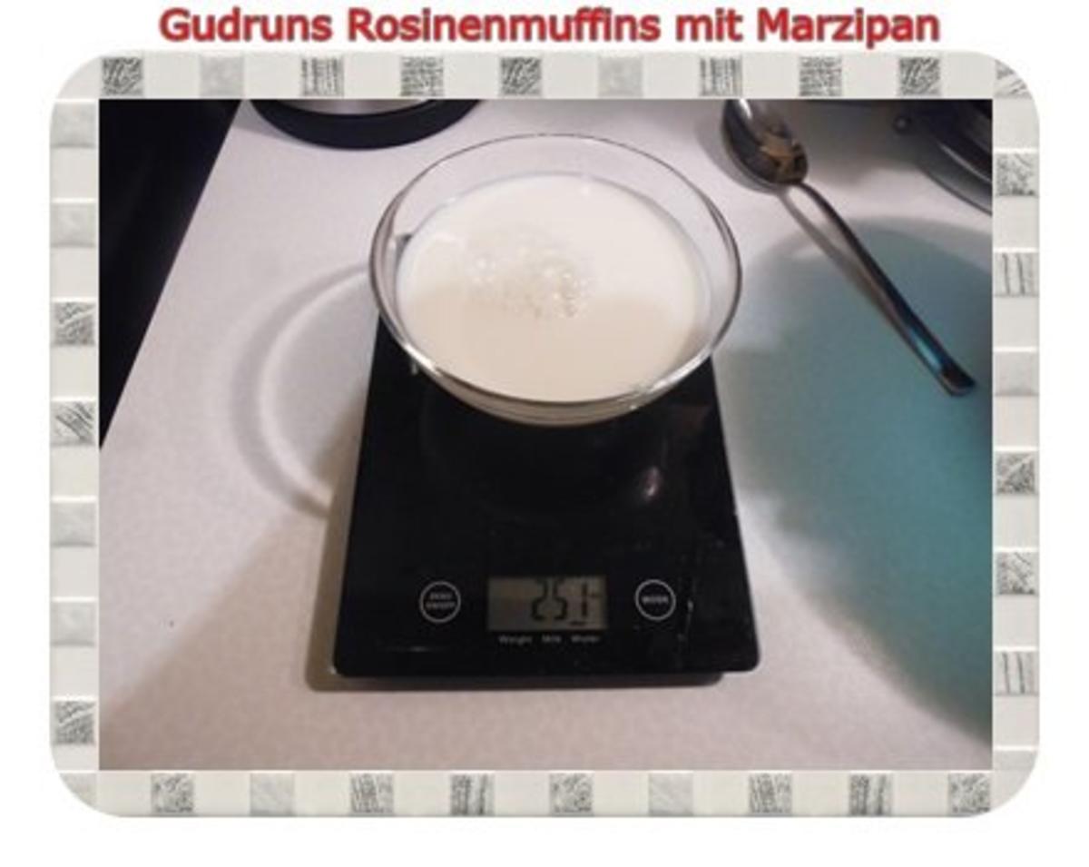 Muffins: Rosinenmuffins mit Marzipan - Rezept - Bild Nr. 6