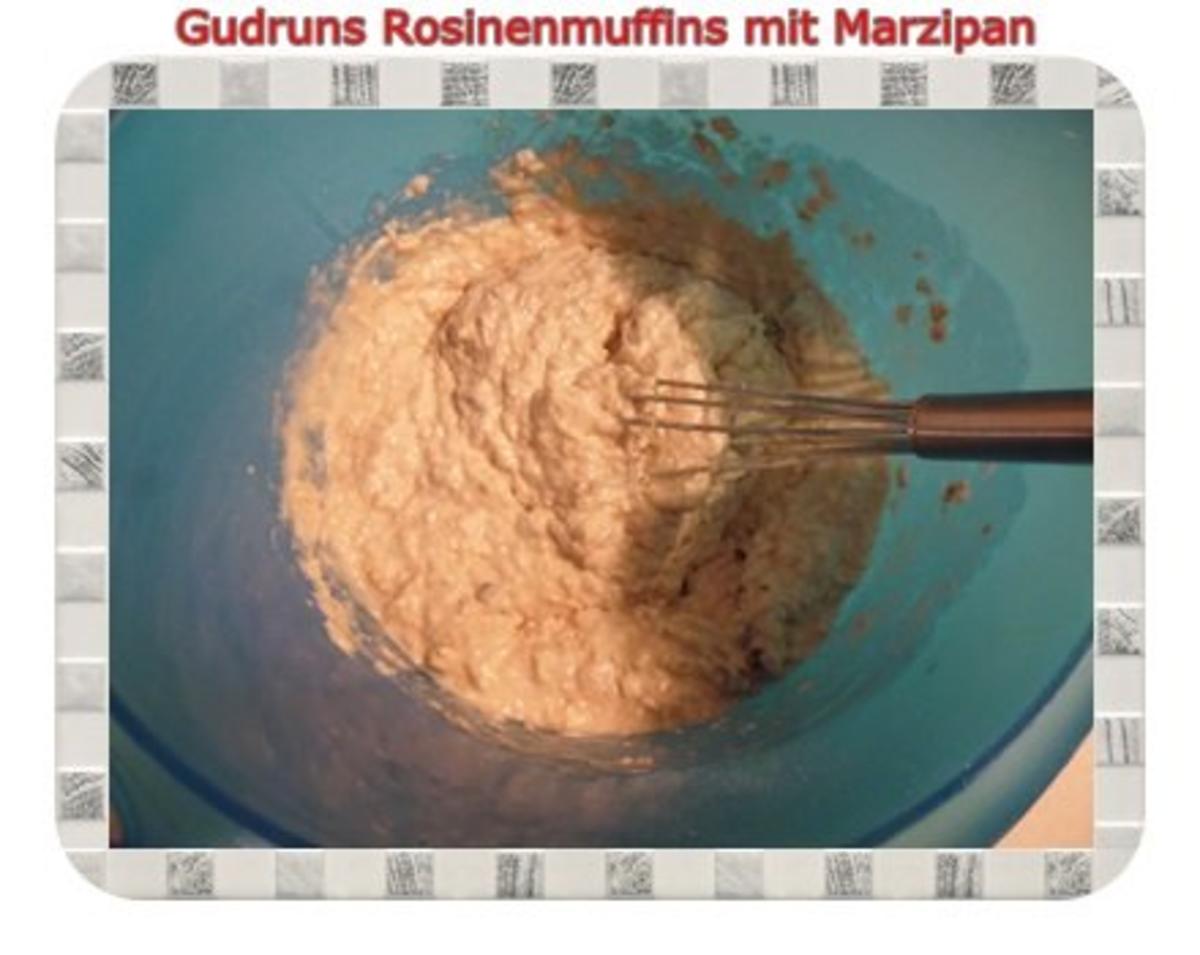 Muffins: Rosinenmuffins mit Marzipan - Rezept - Bild Nr. 10