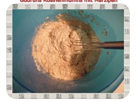 Rezept: Muffins: Rosinenmuffins mit Marzipan Bild Nr. 10 Muffins: Rosinenmuffins mit Marzipan - Rezept - Bild Nr. 10