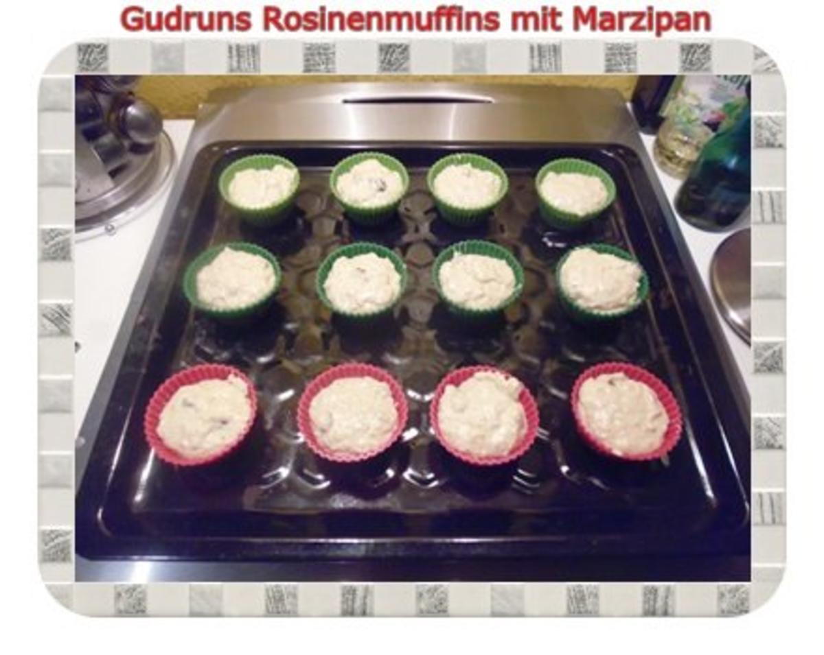 Muffins: Rosinenmuffins mit Marzipan - Rezept - Bild Nr. 12