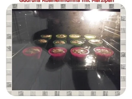 Rezept: Muffins: Rosinenmuffins mit Marzipan Bild Nr. 13 Muffins: Rosinenmuffins mit Marzipan - Rezept - Bild Nr. 13