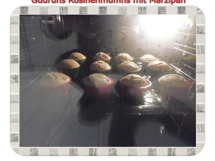Rezept: Muffins: Rosinenmuffins mit Marzipan Bild Nr. 14 Muffins: Rosinenmuffins mit Marzipan - Rezept - Bild Nr. 14