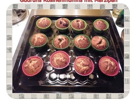 Rezept: Muffins: Rosinenmuffins mit Marzipan Bild Nr. 15 Muffins: Rosinenmuffins mit Marzipan - Rezept - Bild Nr. 15