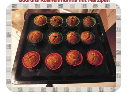Rezept: Muffins: Rosinenmuffins mit Marzipan Bild Nr. 16 Muffins: Rosinenmuffins mit Marzipan - Rezept - Bild Nr. 16