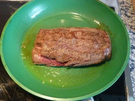 Hirschkalb mit Cassis-Sauce,Polenta und Rosenkohlblätter - Rezept - Bild Nr. 3