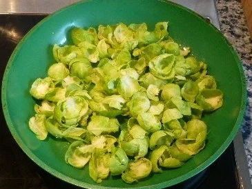 Hirschkalb mit Cassis-Sauce,Polenta und Rosenkohlblätter - Rezept - Bild Nr. 4