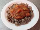 Kochen: Auberginen-Tomaten-Sauce mit Paprika zu Oliven-Nudeln - Rezept