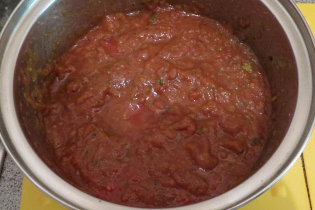 Kochen: Auberginen-Tomaten-Sauce mit Paprika zu Oliven-Nudeln - Rezept - Bild Nr. 4