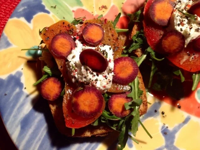 Abendbrot Brötchen mit Gartenwurst und Ziegenfrischkäse - Rezept - Bild Nr. 2