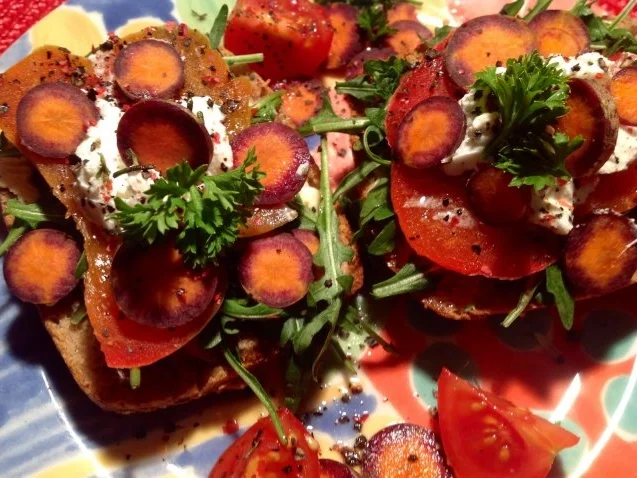 Abendbrot Brötchen mit Gartenwurst und Ziegenfrischkäse - Rezept - Bild Nr. 4