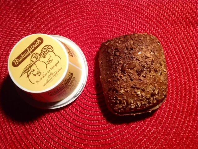 Abendbrot Brötchen mit Gartenwurst und Ziegenfrischkäse - Rezept - Bild Nr. 5