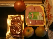 Hähnchenbrust mit Speck und Apfelspalten - Rezept