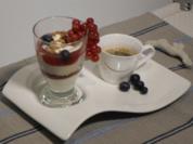 Espresso-Schichtspeise mit Johannisbeergelee - Rezept