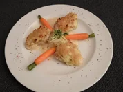 Rezept: Donauwaller (Wels) in der Meerettichkruste auf Pfefferspitzkraut mit kleinen Karotten Donauwaller (Wels) in der Meerettichkruste auf Pfefferspitzkraut mit kleinen Karotten - Rezept