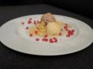 Gefüllte Topfennougatknödel mit karamellisierten Äpfeln auf Vanillerahmeis - Rezept